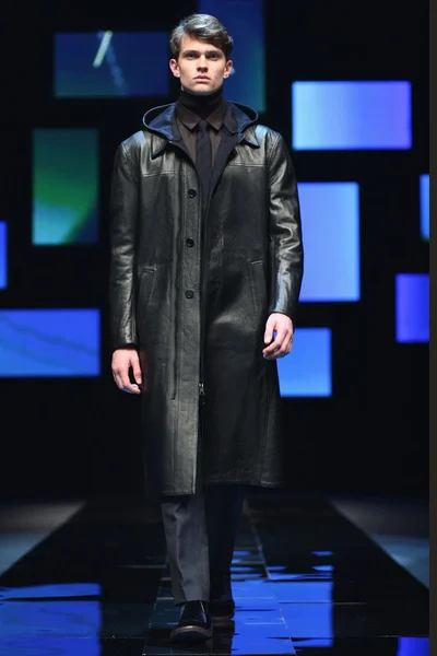 Look 18
